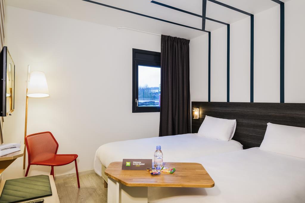Ibis Styles Rouen Val De Reuil Hotel Val-de-Reuil Exterior photo